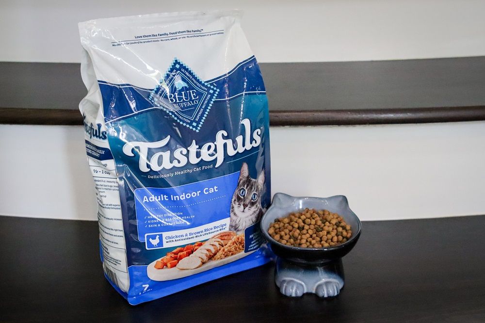 Blue Buffalo Tastefuls Adult Indoor Cat Chicken & Brown Rice Recipe Adult Dry Kibble Cat Food