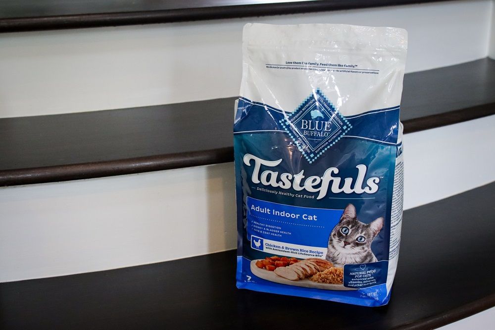 Blue Buffalo Tastefuls Adult Indoor Cat Chicken & Brown Rice Recipe Adult Dry Kibble Cat Food