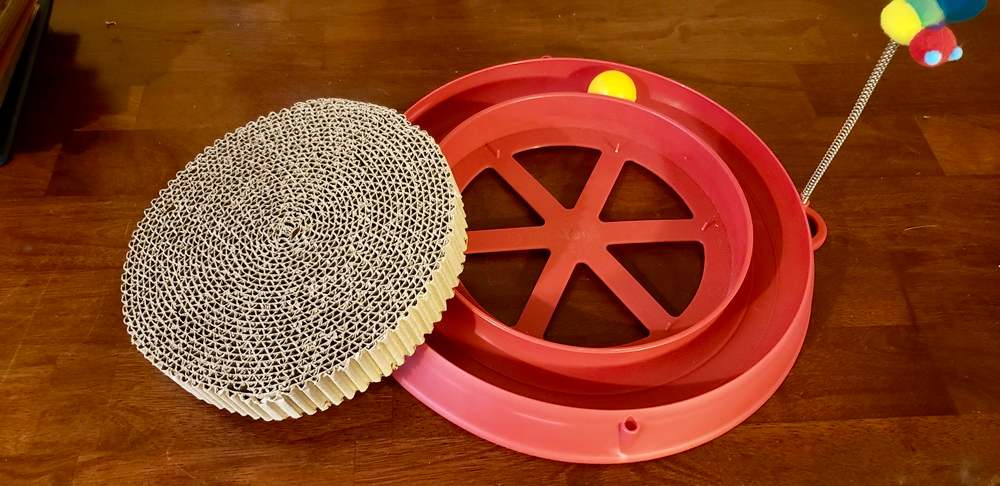 Catit Play Scratch Pad Circuit Ball Toy