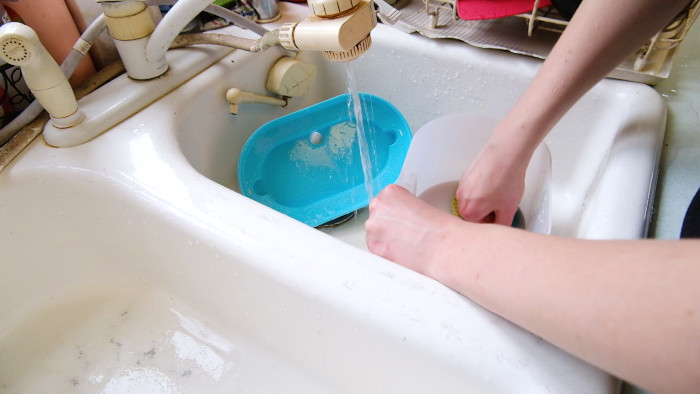 Washing the Capsule by hand