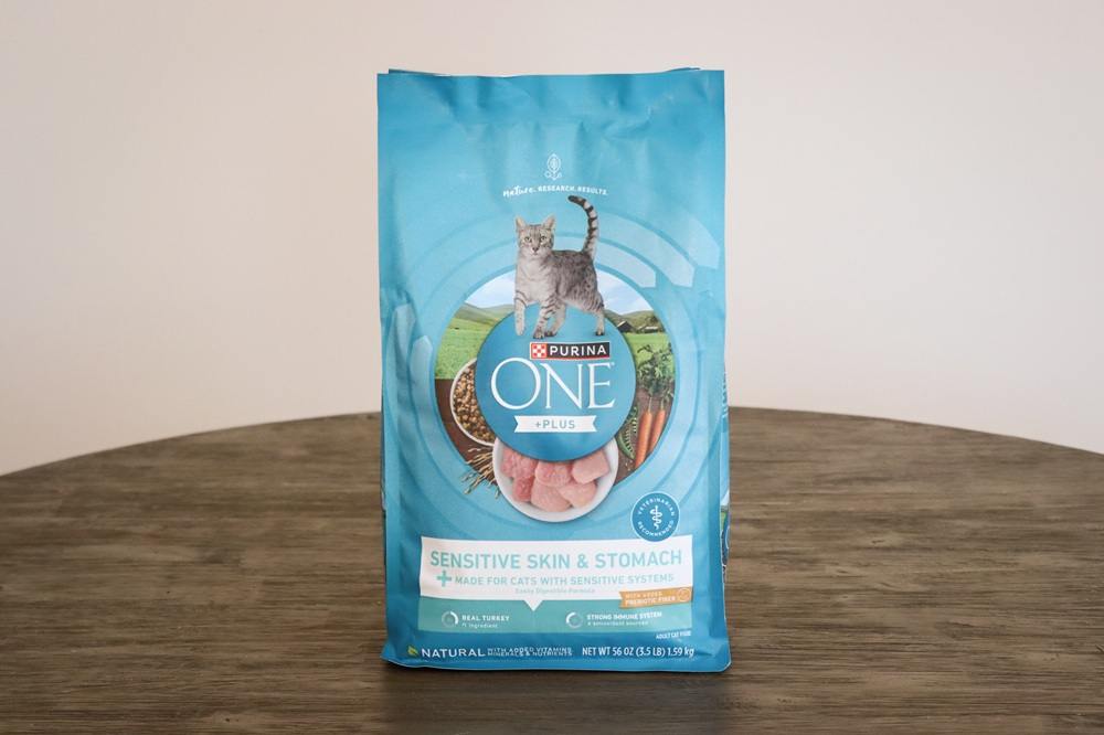 Purina One Plus Sensitive Skin & Stomach
